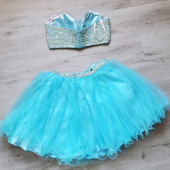 Dress - Picture 2 of 4